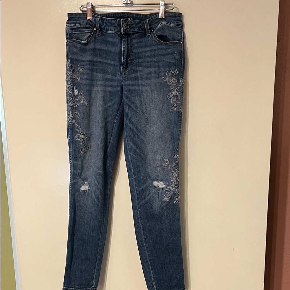 White House Black Market 5 Pocket Distressed Denim Floral Stitching Skinny Jeans